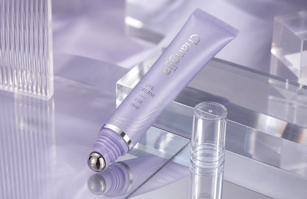 D19 15ml Lavender Roller Tip Silver Wordmark Eye Cream Tube